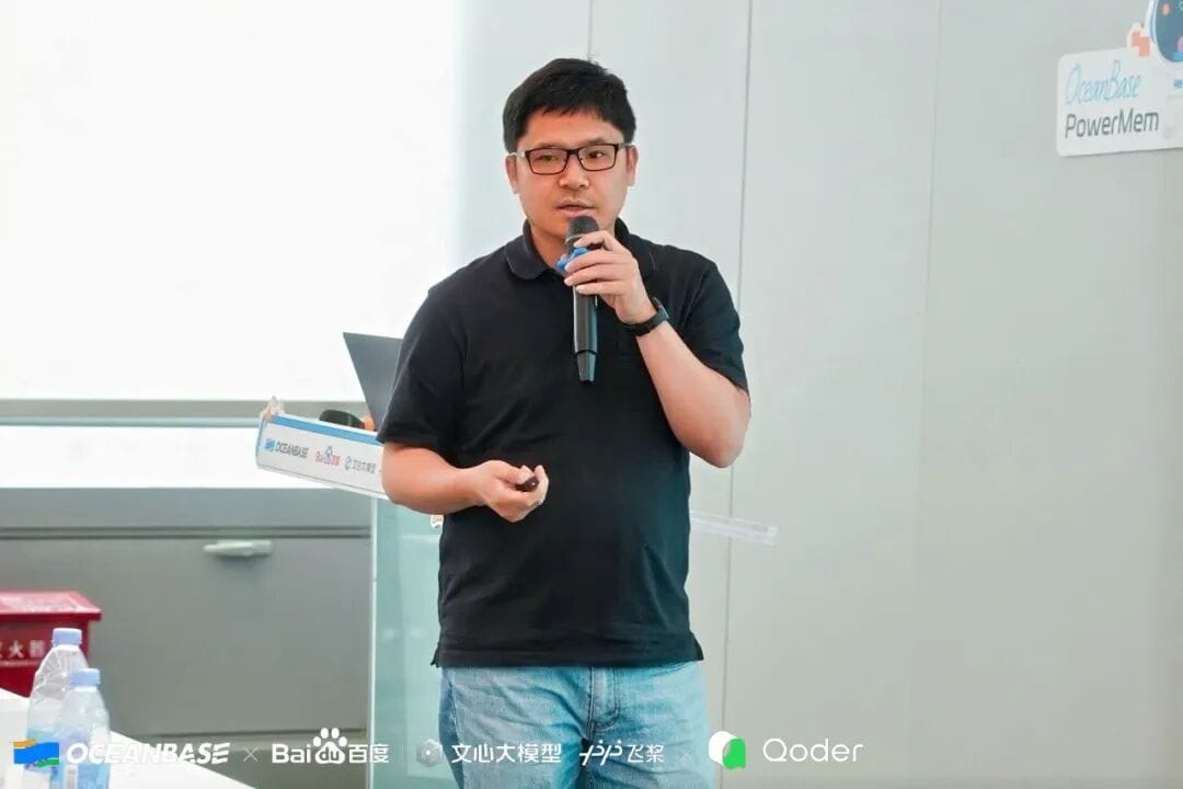 Shenlei Semiconductor's Nong Changlin introducing the VS680 Lobster Box