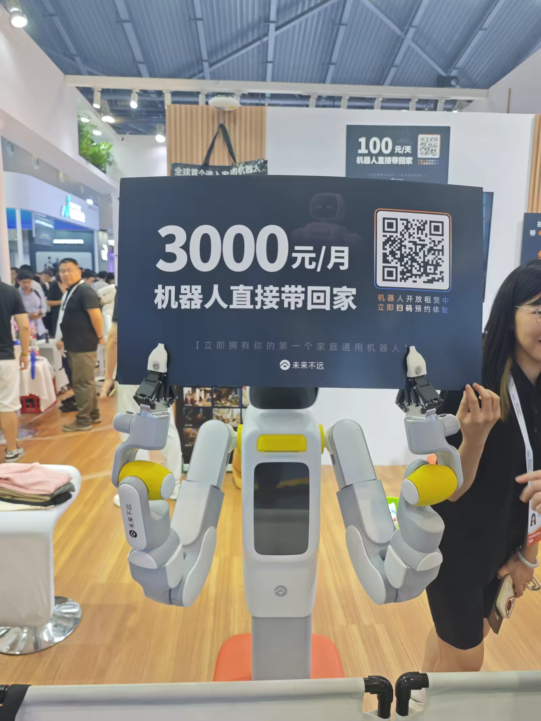 Crowded Physical AI robot booth on the WAIC show floor